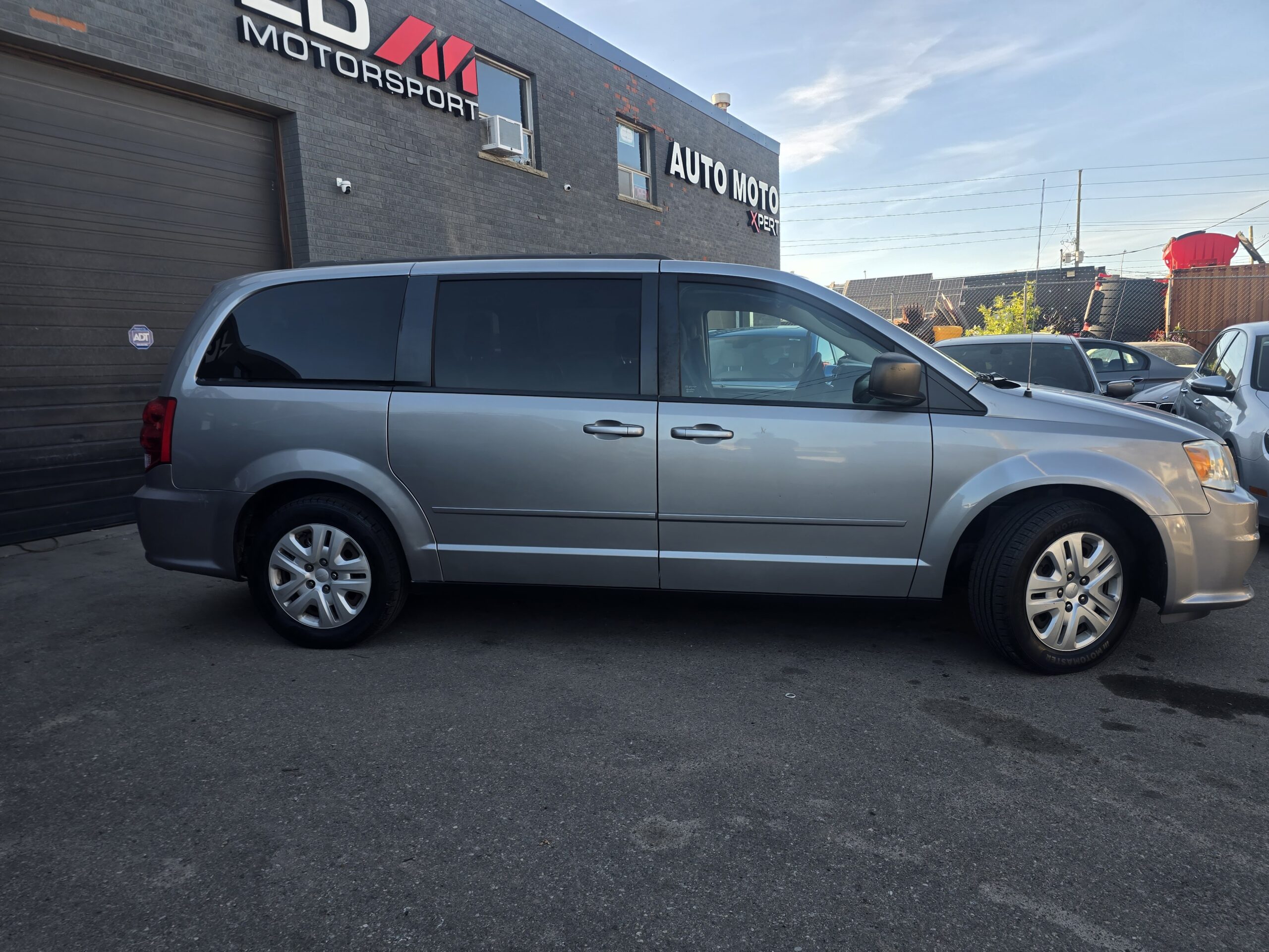 2014 Dodge Grand Caravan SXT Stow n Go