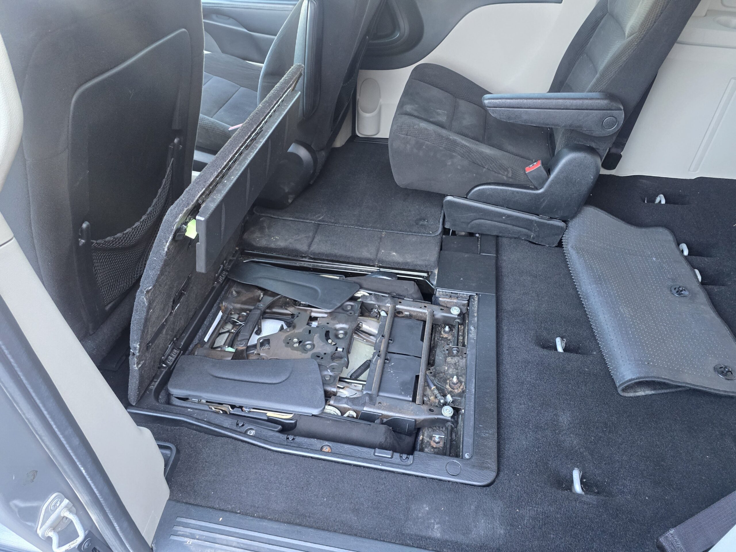 2014 Dodge Grand Caravan SXT Stow n Go