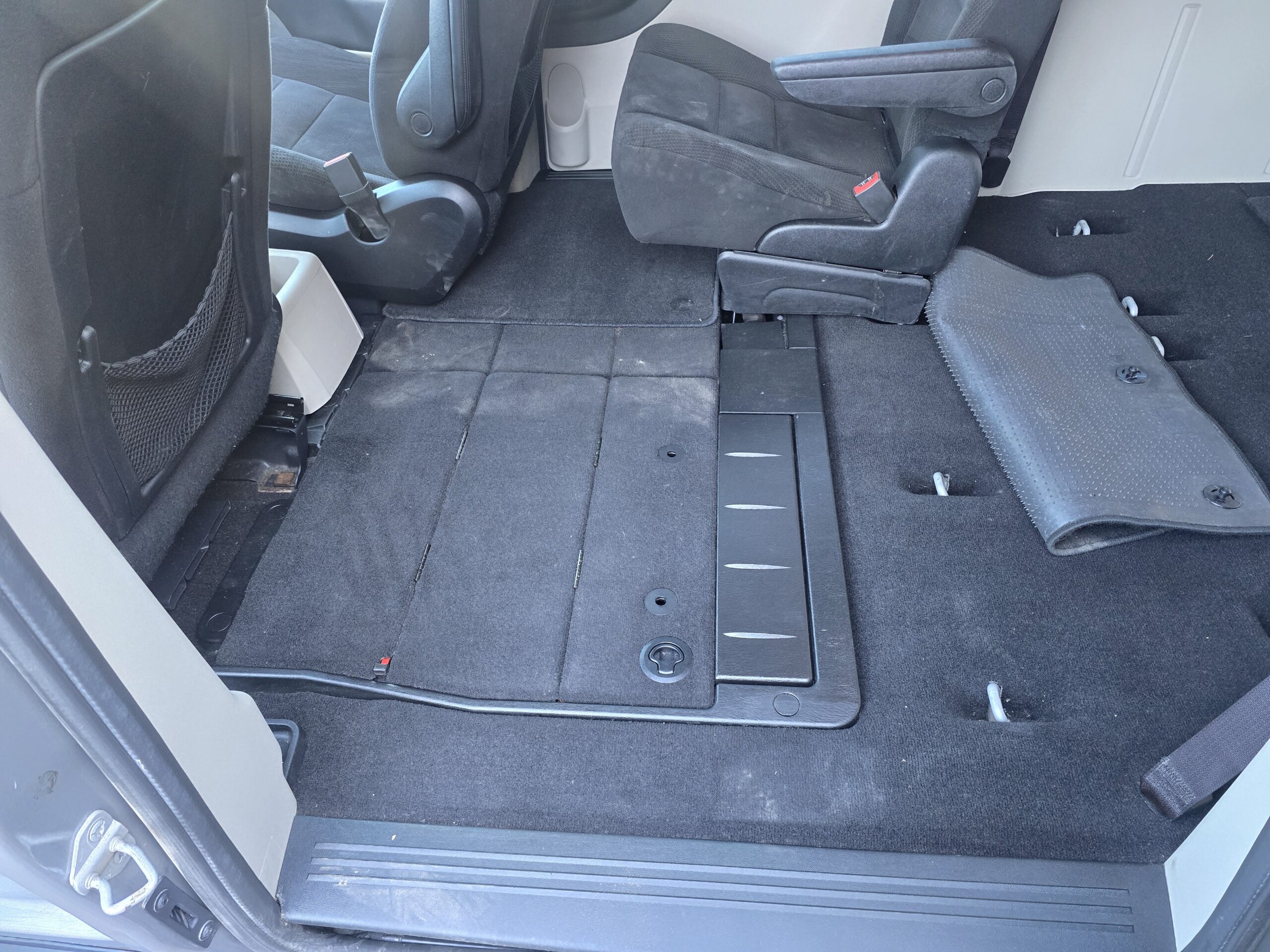 2014 Dodge Grand Caravan SXT Stow n Go