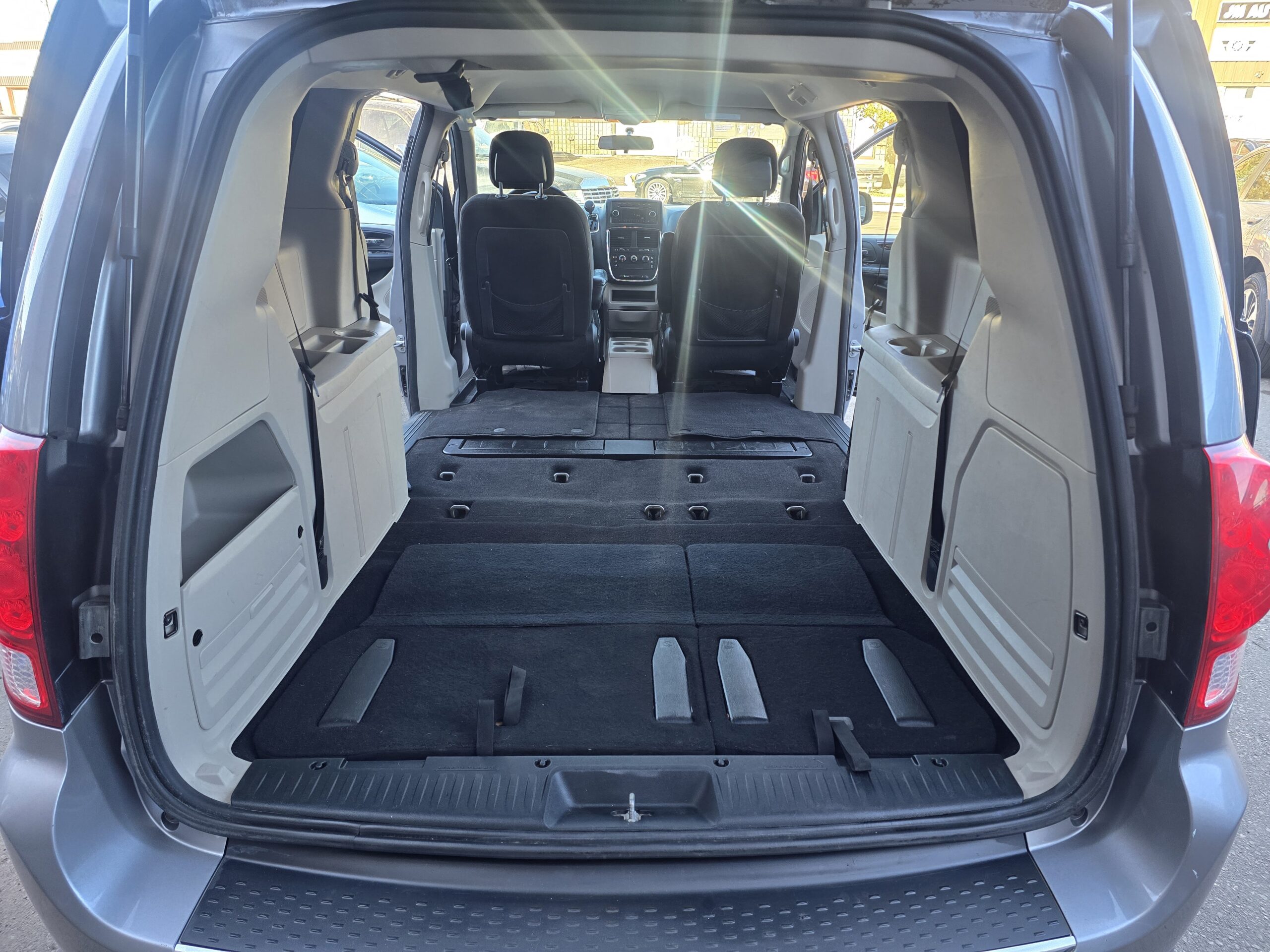 2014 Dodge Grand Caravan SXT Stow n Go
