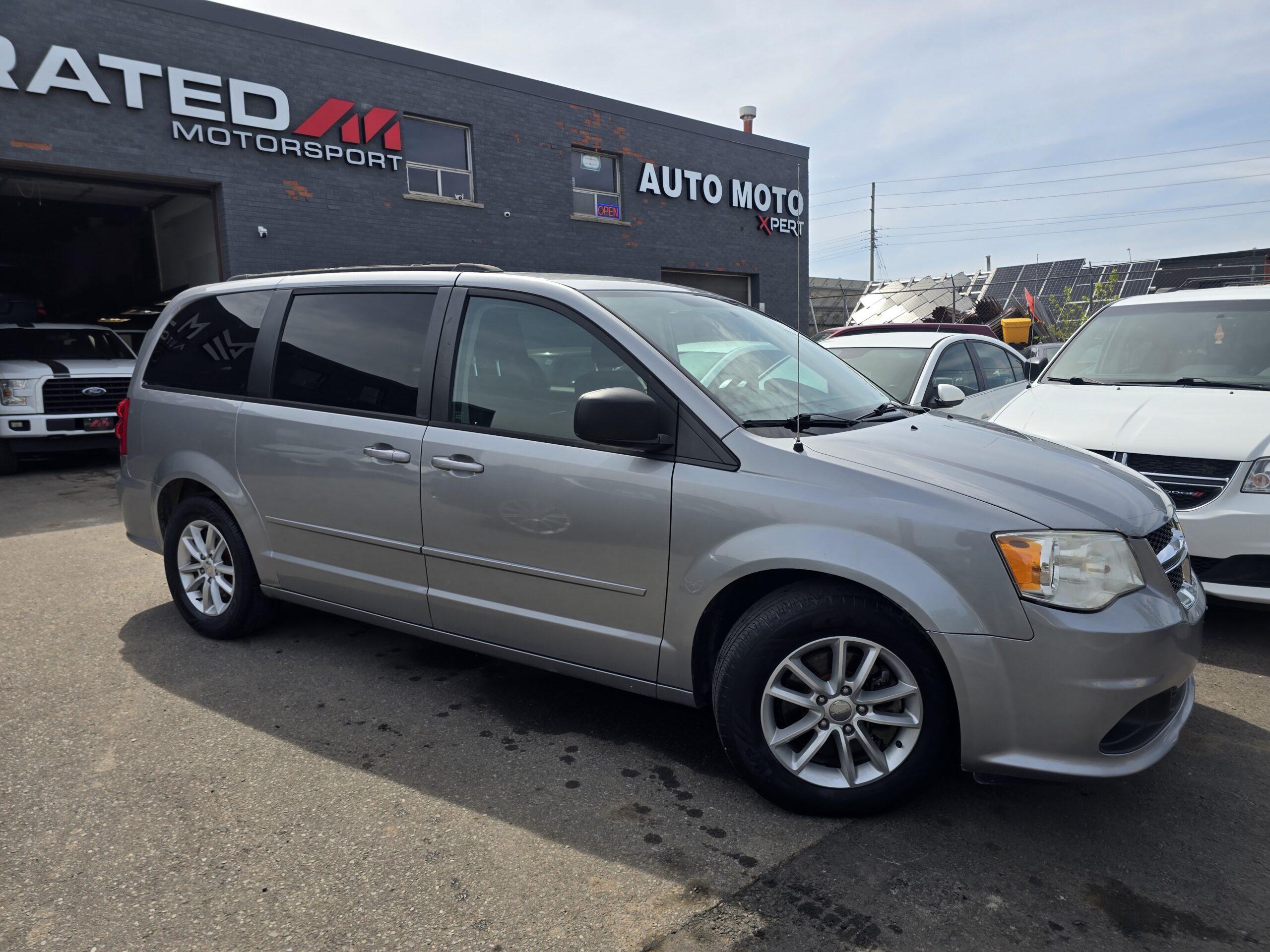 2013 Dodge Grand Caravan SXT Stow n Go