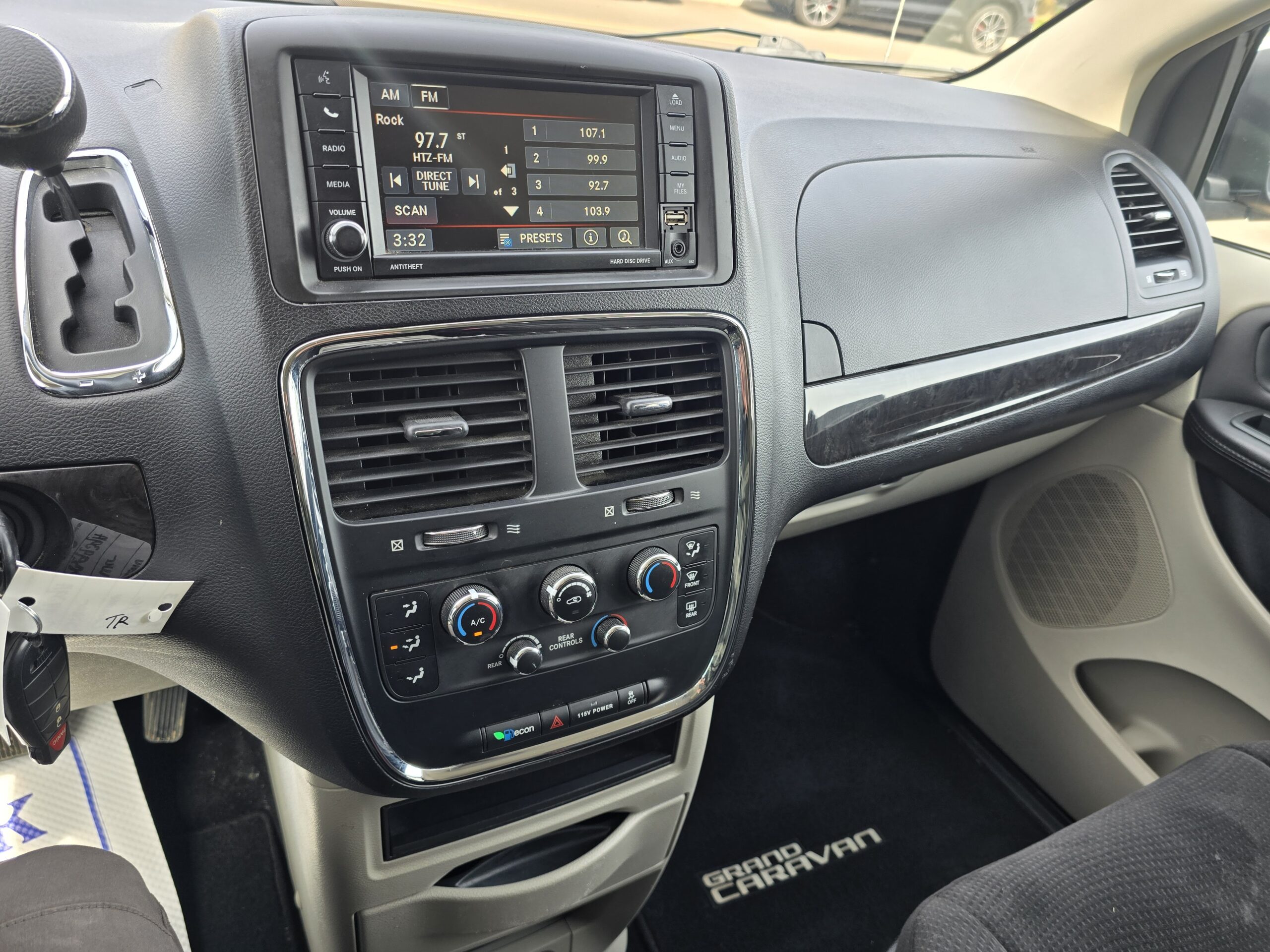 2013 Dodge Grand Caravan SXT Stow n Go