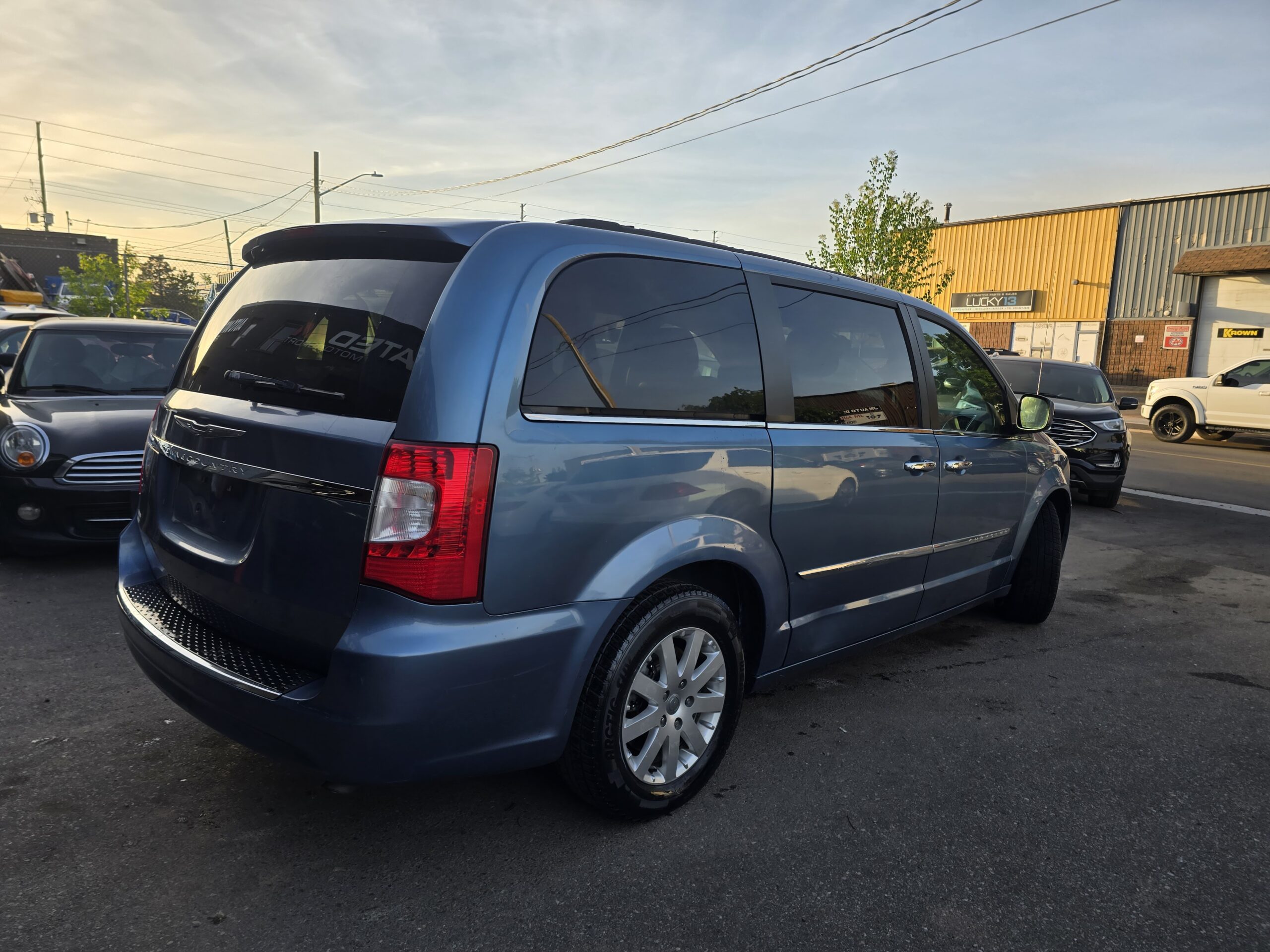 2012 Chrysler Town & Country Touring CERTIFIED