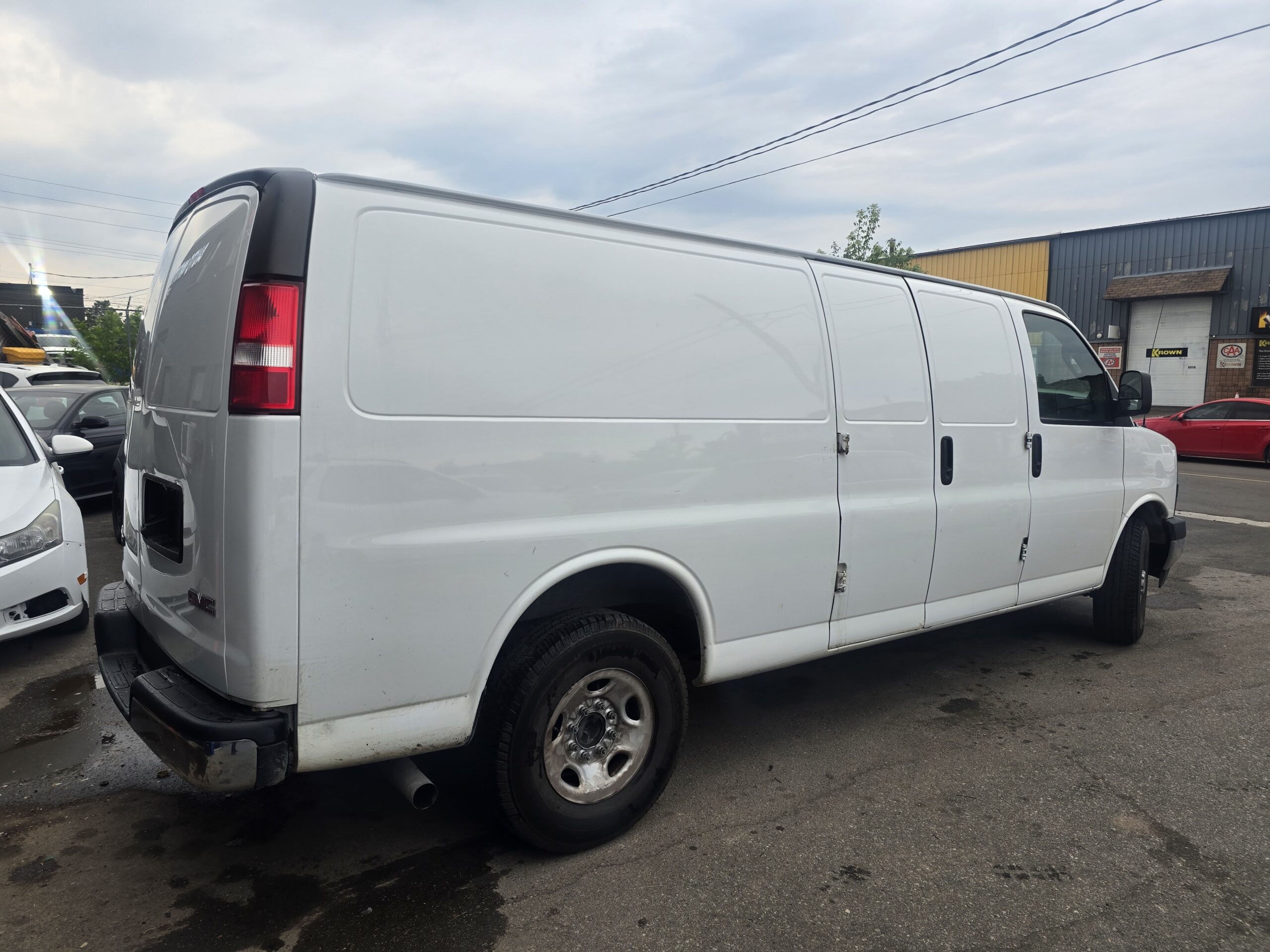 2021 GMC Savana Cargo Van