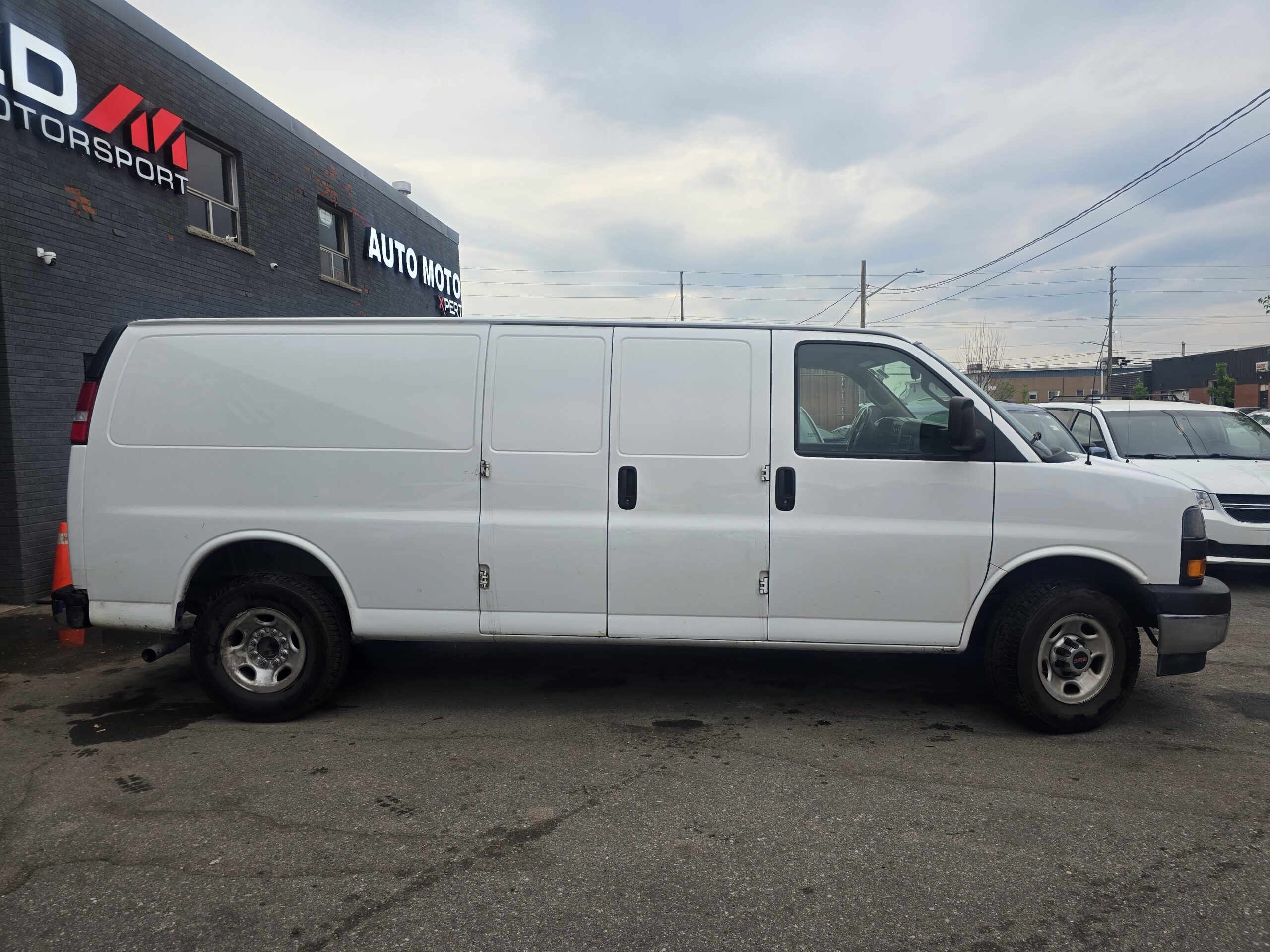 2021 GMC Savana Cargo Van