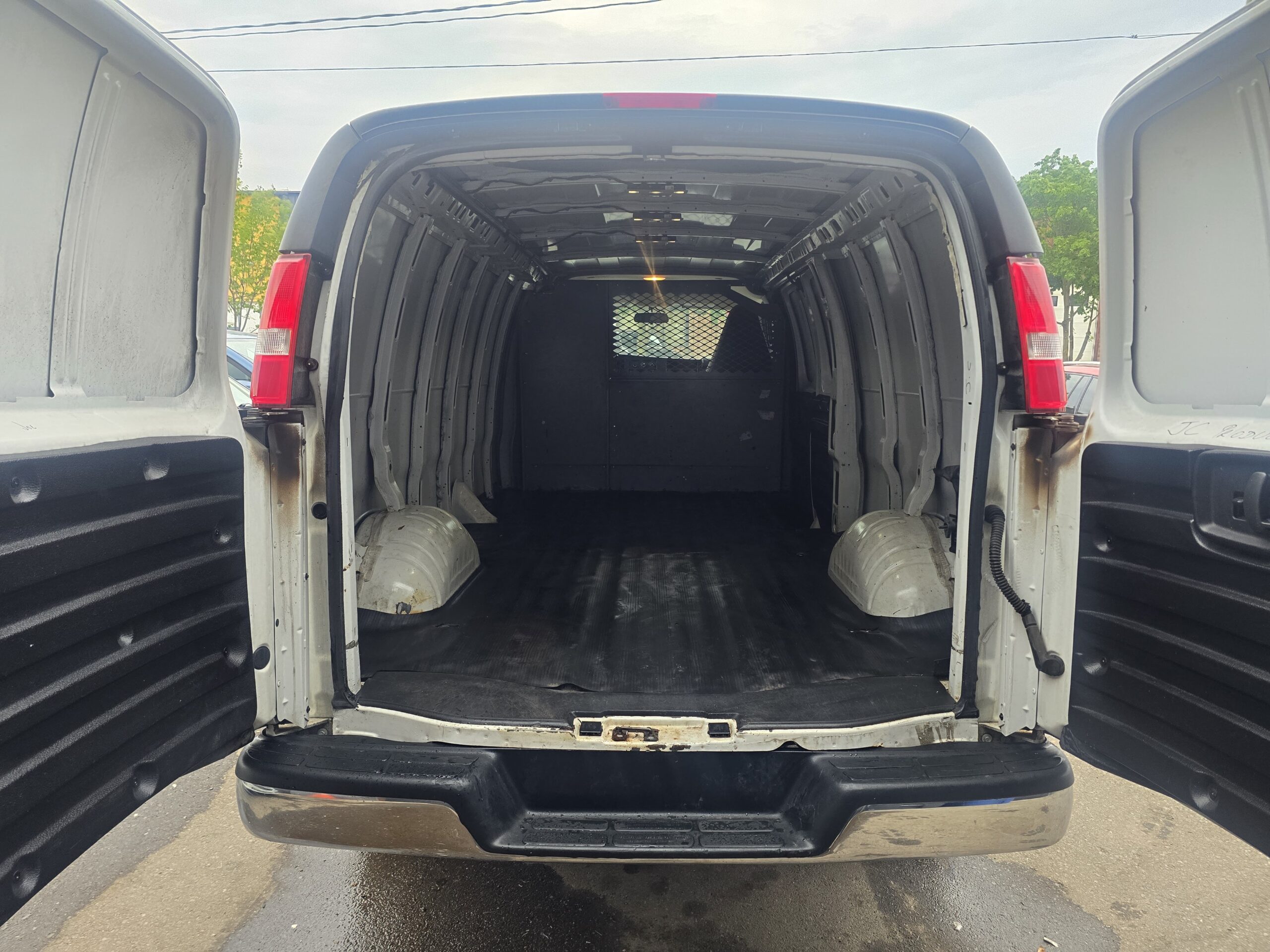 2021 GMC Savana Cargo Van