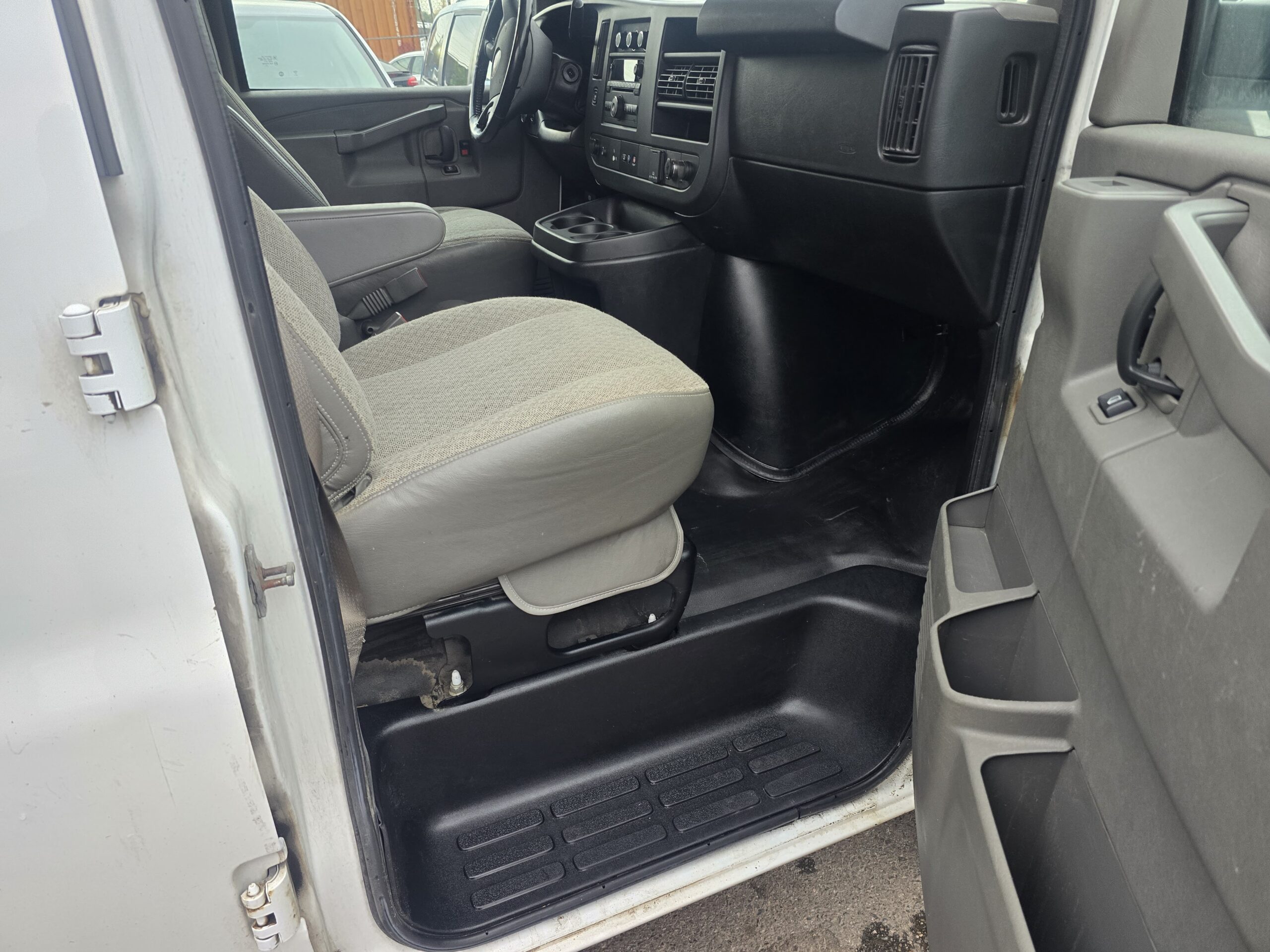 2021 GMC Savana Cargo Van