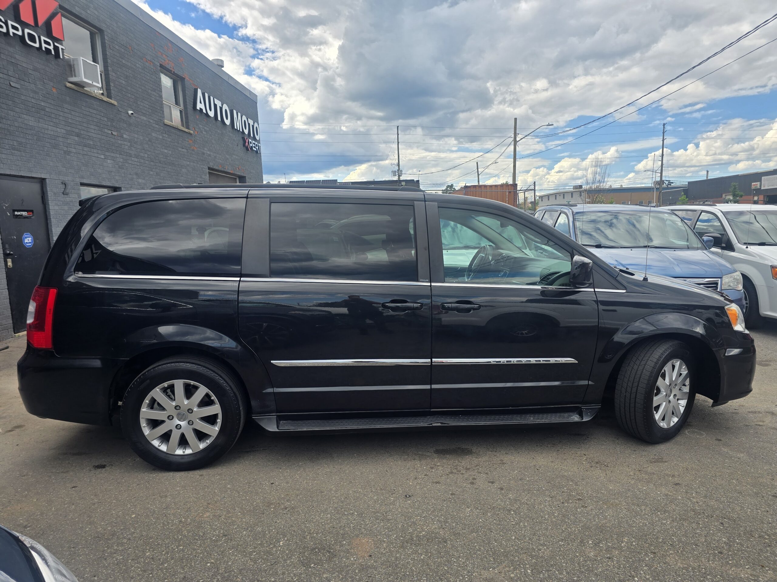 2012 Chrysler Town & Country Touring